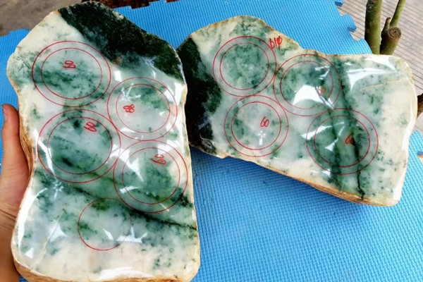 木那翡翠原石表皮掉沙是怎么回事,木那切开翡翠原石视频