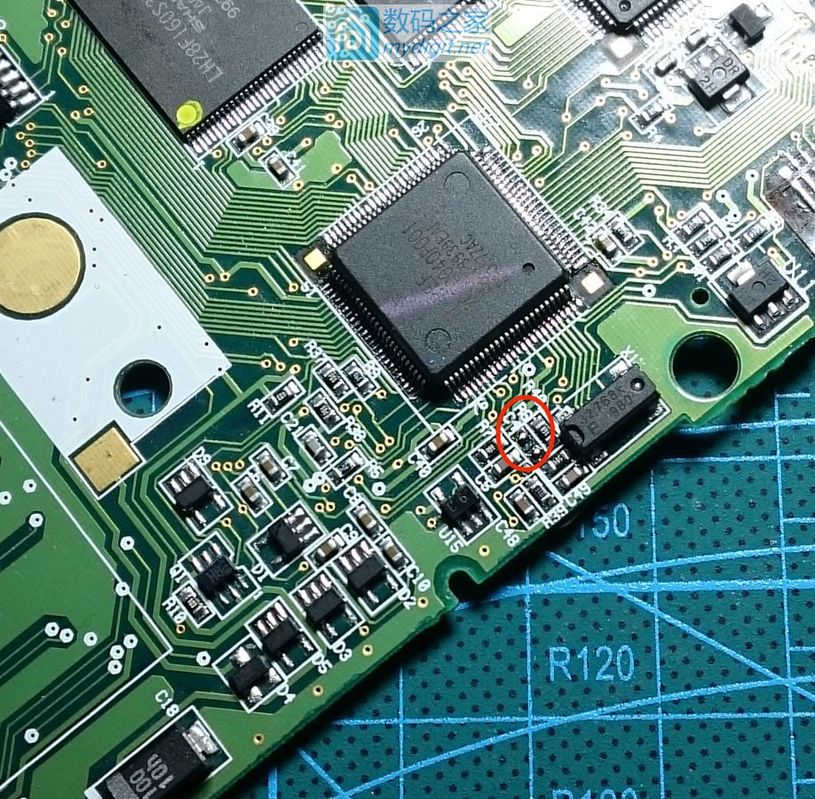 技术大佬秀操作！德州仪器TI-89图形计算器拆机维修及CPU超频