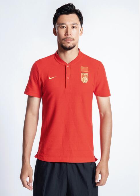 艾克森目光坚毅！国足27人定妆照出炉，郑智尽显地位张琳芃纹身消失