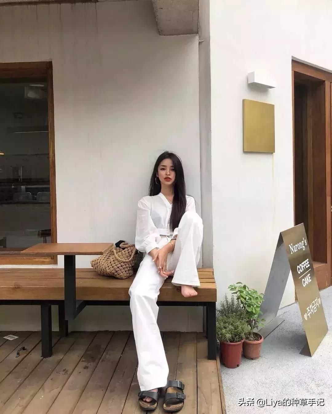 2019小白裤这样穿时髦优雅又简单,2019流行的小黑裤