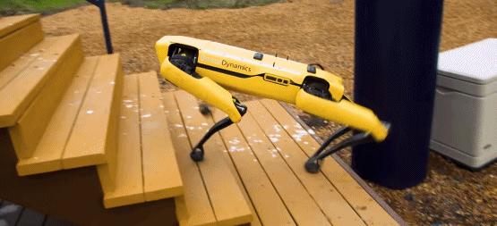 拆弹、监控、拉黄包车，还有什么是这条机器狗不会做的？