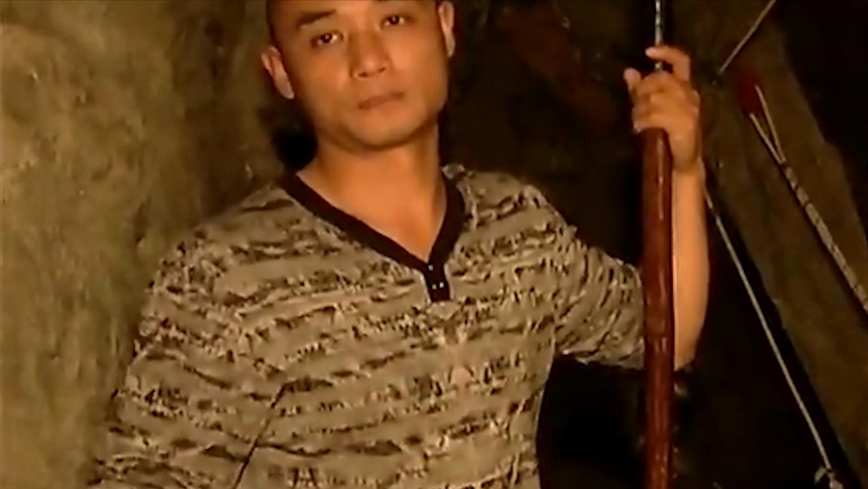 老人因做梦家中挖出鱼泉,老汉托梦掘地16米挖出鱼泉