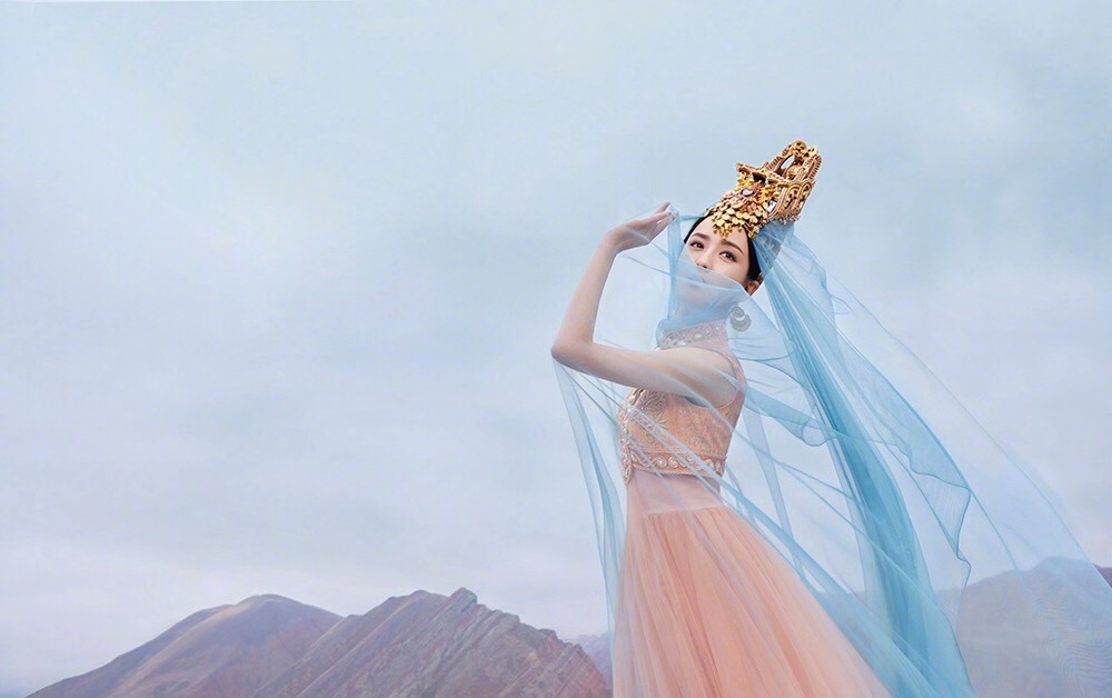 佟丽娅异域造型,佟丽娅百变写真造型气质高贵甜美