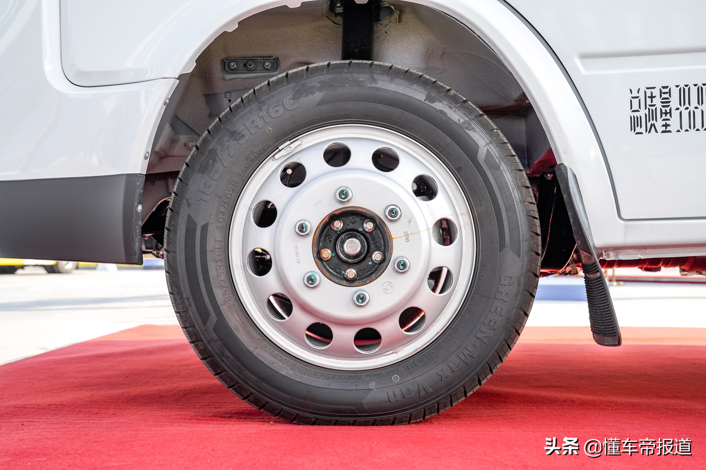 新款江铃特顺空间王降价,江铃特顺长轴高顶空间王二手车