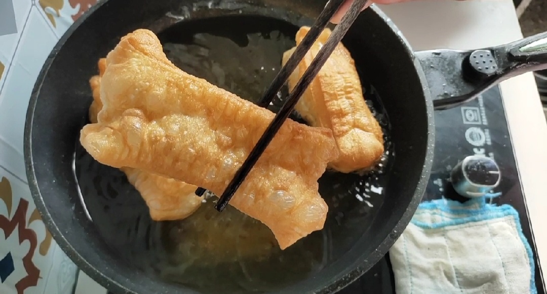 油条怎样才能酥脆和不腻,油条要酥脆又好吃要怎么操作