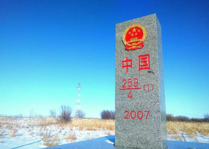 乌苏镇东方第一哨所哨兵,黑龙江边境边防战士冬天站岗