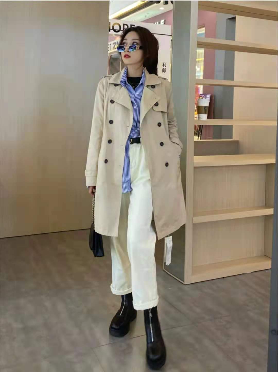 卡其色风衣配什么颜色裤子好看,卡其色风衣怎么搭配裤子和鞋子