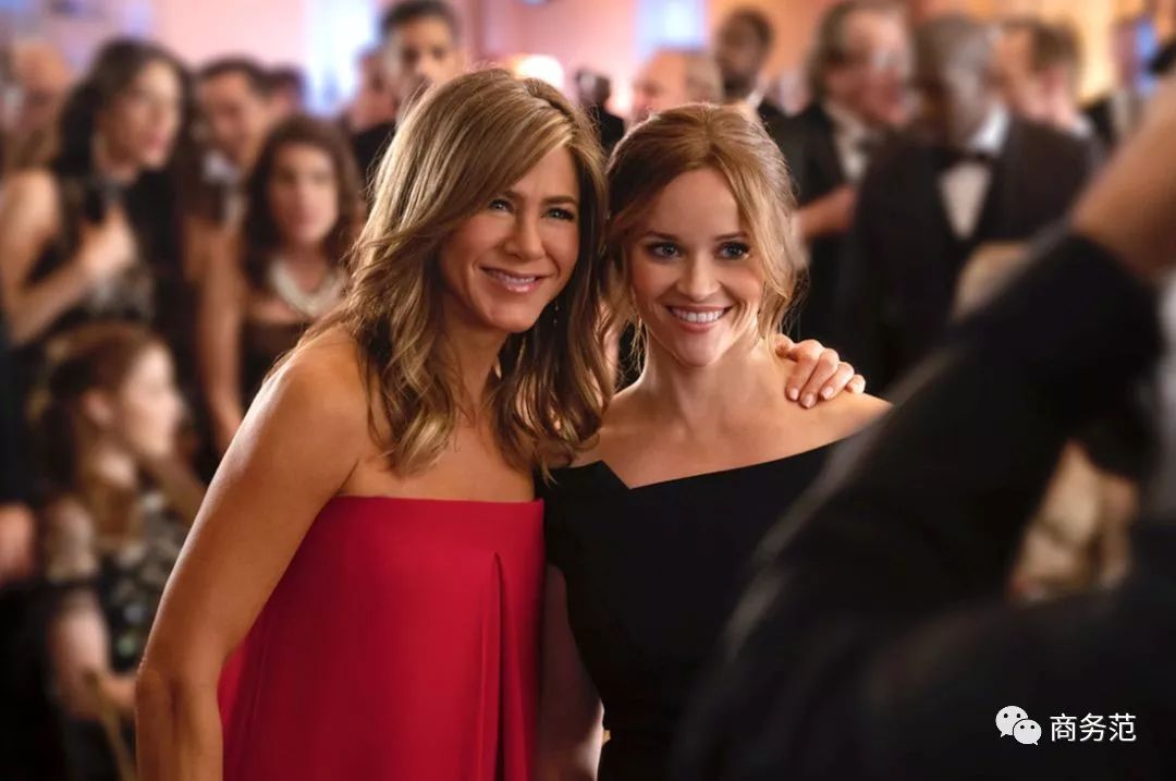 穿MaxMara拎Valextra，真正高级女精英穿衣，还得看这部美剧