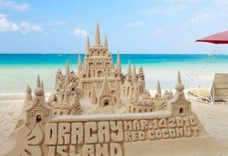 巴西一雕刻家在沙滩“建国”，称王22年，靠和游客拍照维持生计