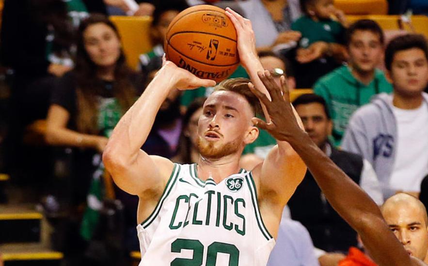 你投篮的时候盯着球看还是盯着框看？想不到这里竟有这么大学问