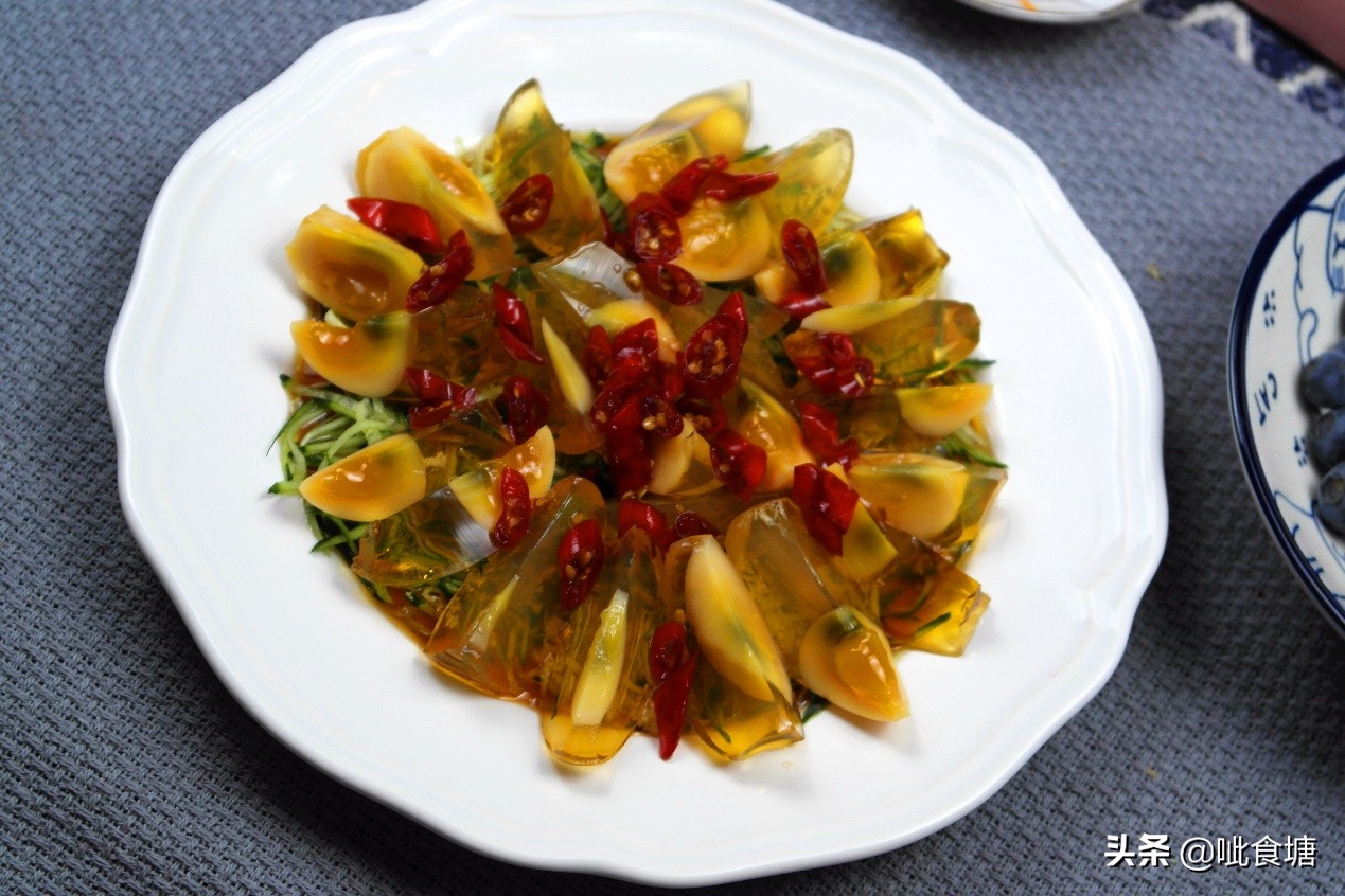 凉拌变蛋有腥臭味？加上这1步，好吃不臭，一吃就上瘾，超级下饭