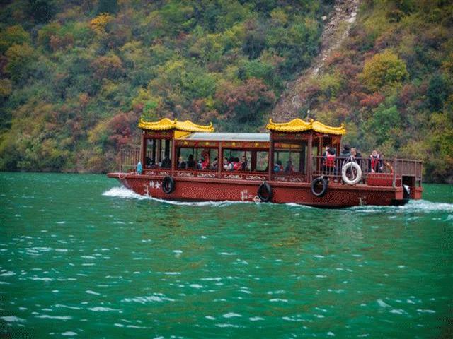 三峡游轮上水下水哪个好玩,三峡游轮上水和下水哪个好