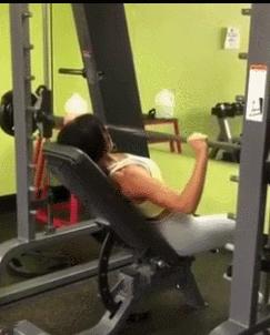 女生做什么动作紧实胸部,女生锻炼胸部最有效的动作