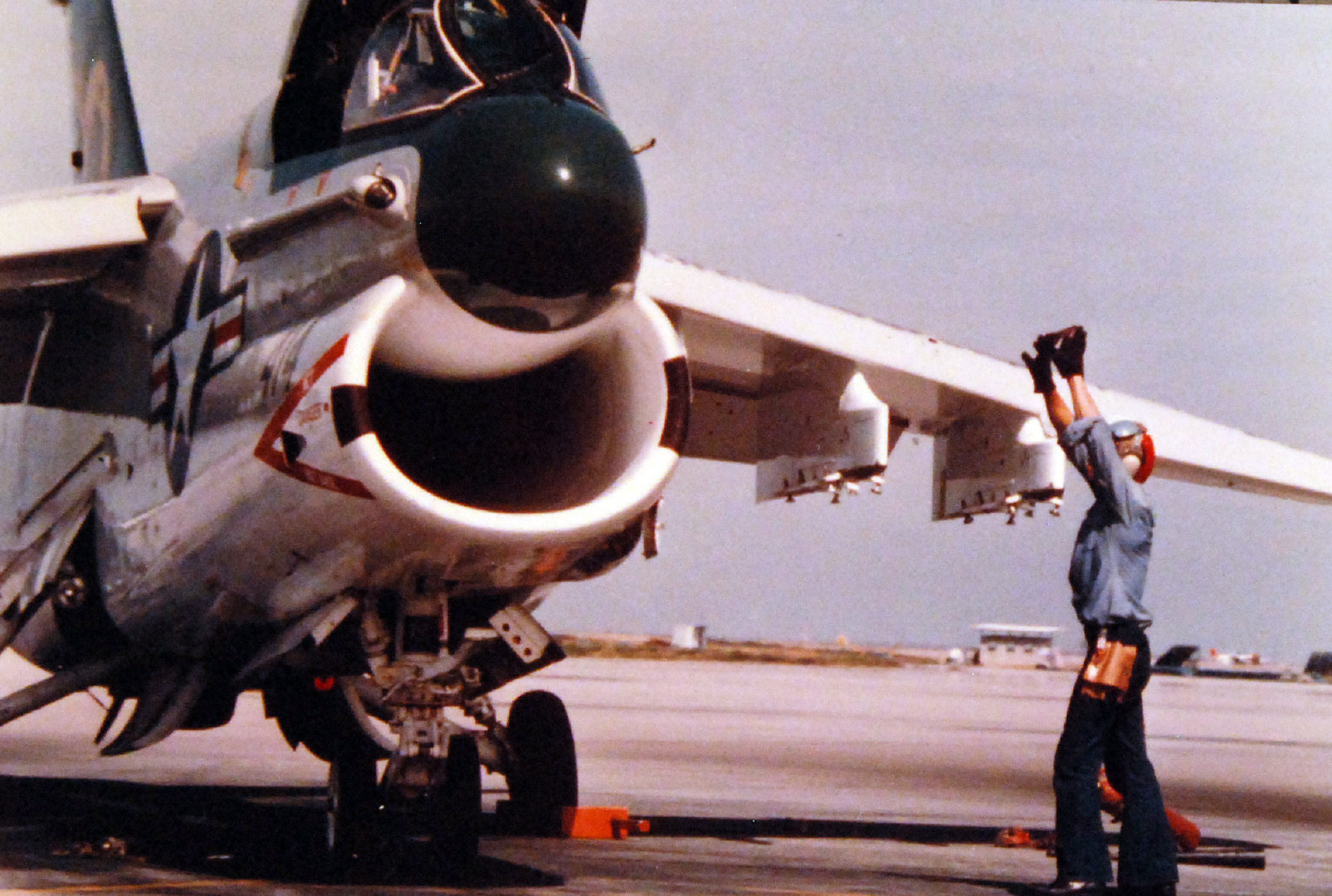 f-7舰载机,f-8舰载战斗机