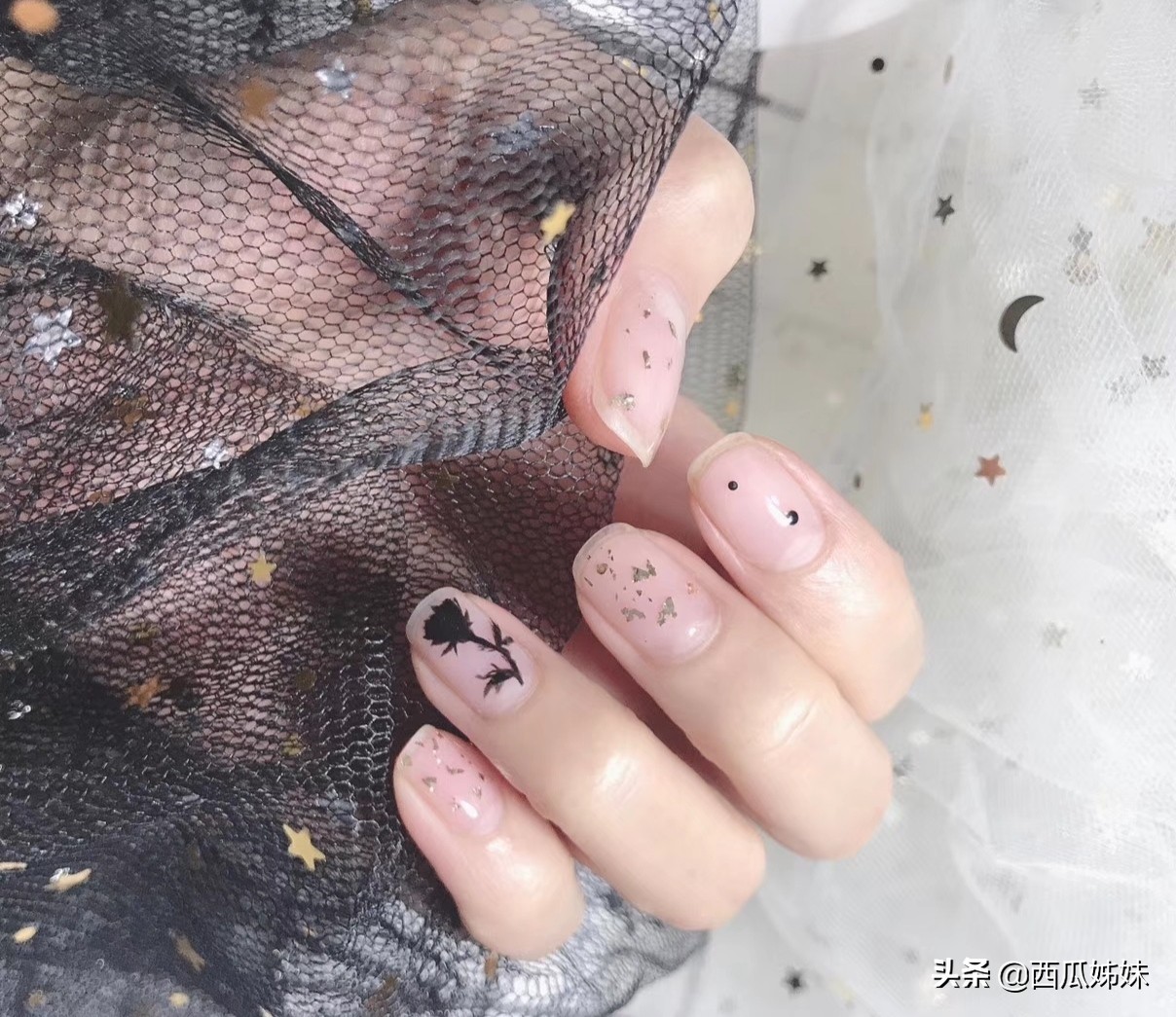 上班族干净耐看的美甲样式,2020最流行的美甲简单好看