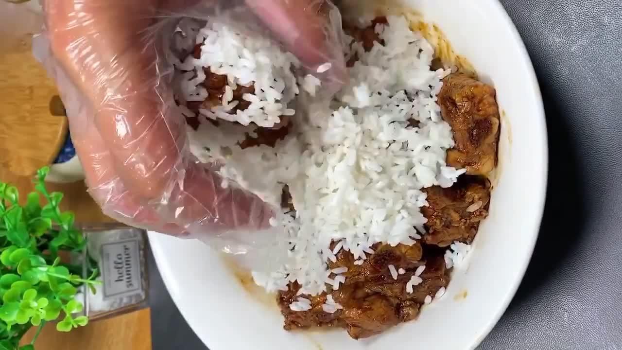 糯米排骨怎么蒸得好吃又嫩,排骨的家常做法糯米蒸排骨