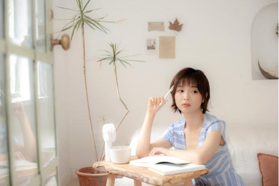 能掐出水的脸蛋,水蜜桃女孩怎么捏