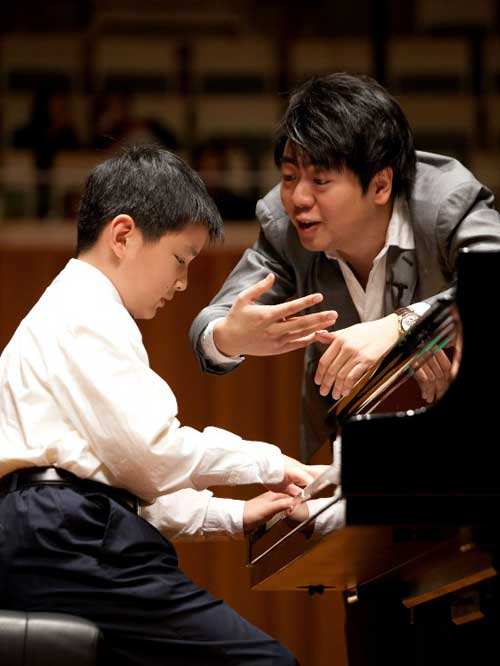 钢琴家郎朗知名度,钢琴大师郎朗是什么级别的人士呢