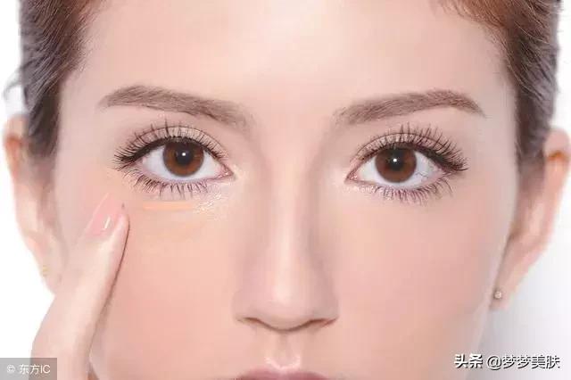 每天给眼部按摩能消除眼袋黑眼圈,一招轻松改善黑眼圈大眼袋