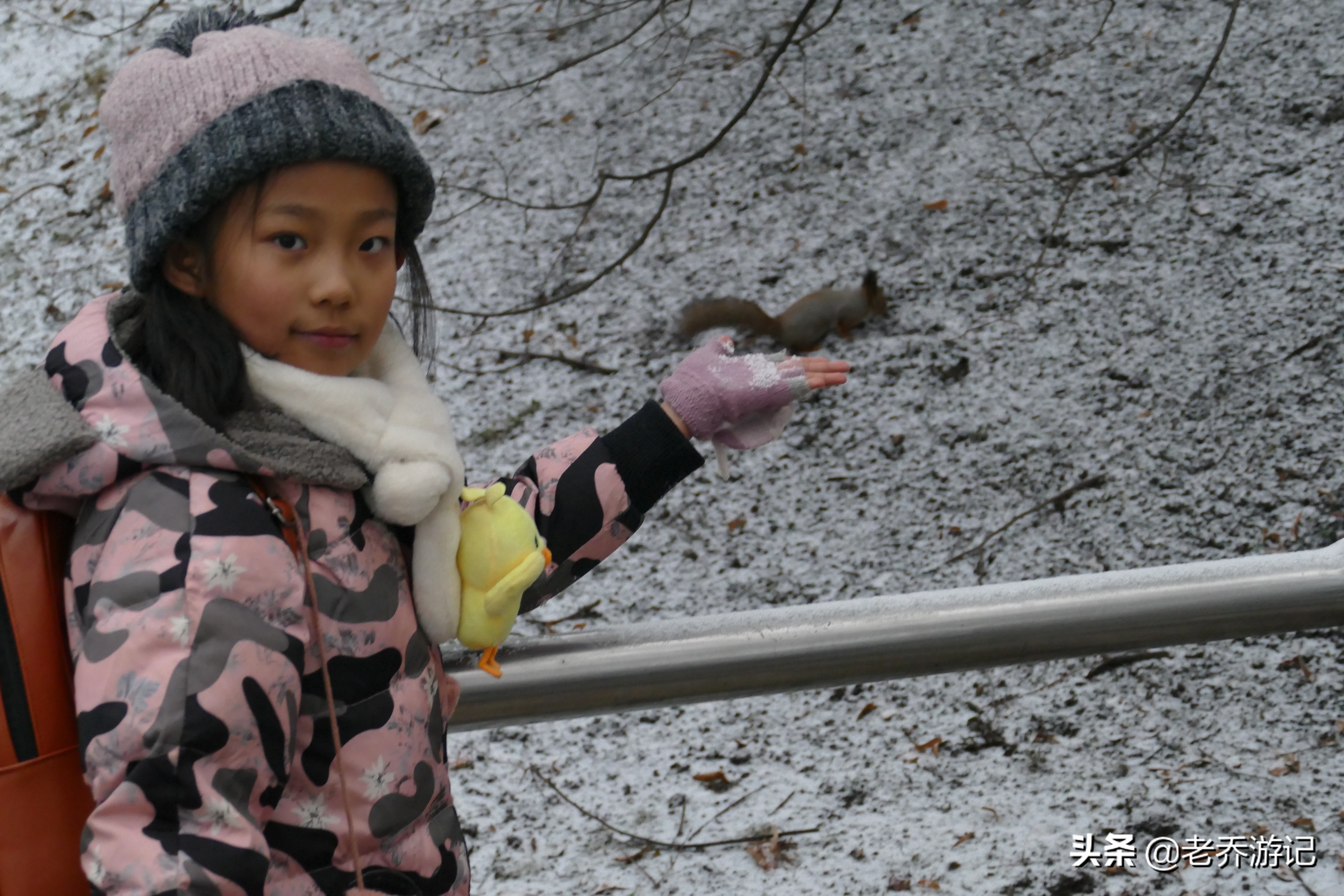 参观“俄版颐和园”，乔嫂沉迷美妙风景，美妮忙着团雪球打爸爸
