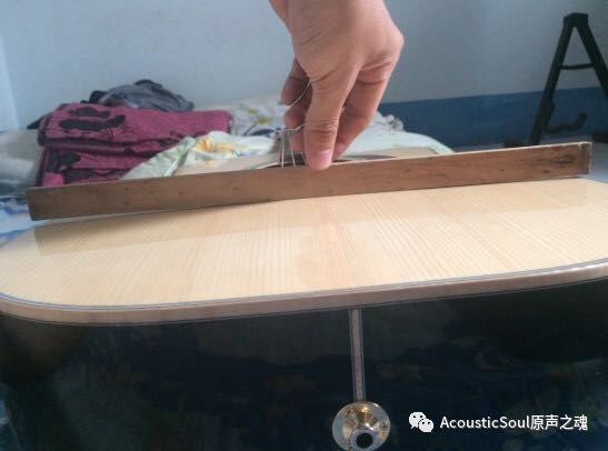 下琴码用多少目的砂纸打磨,下琴码的厚度对音色有影响吗