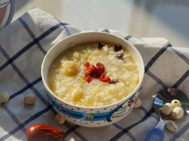 在坐月子里要吃什么东西才好,在月子里面要吃什么呢