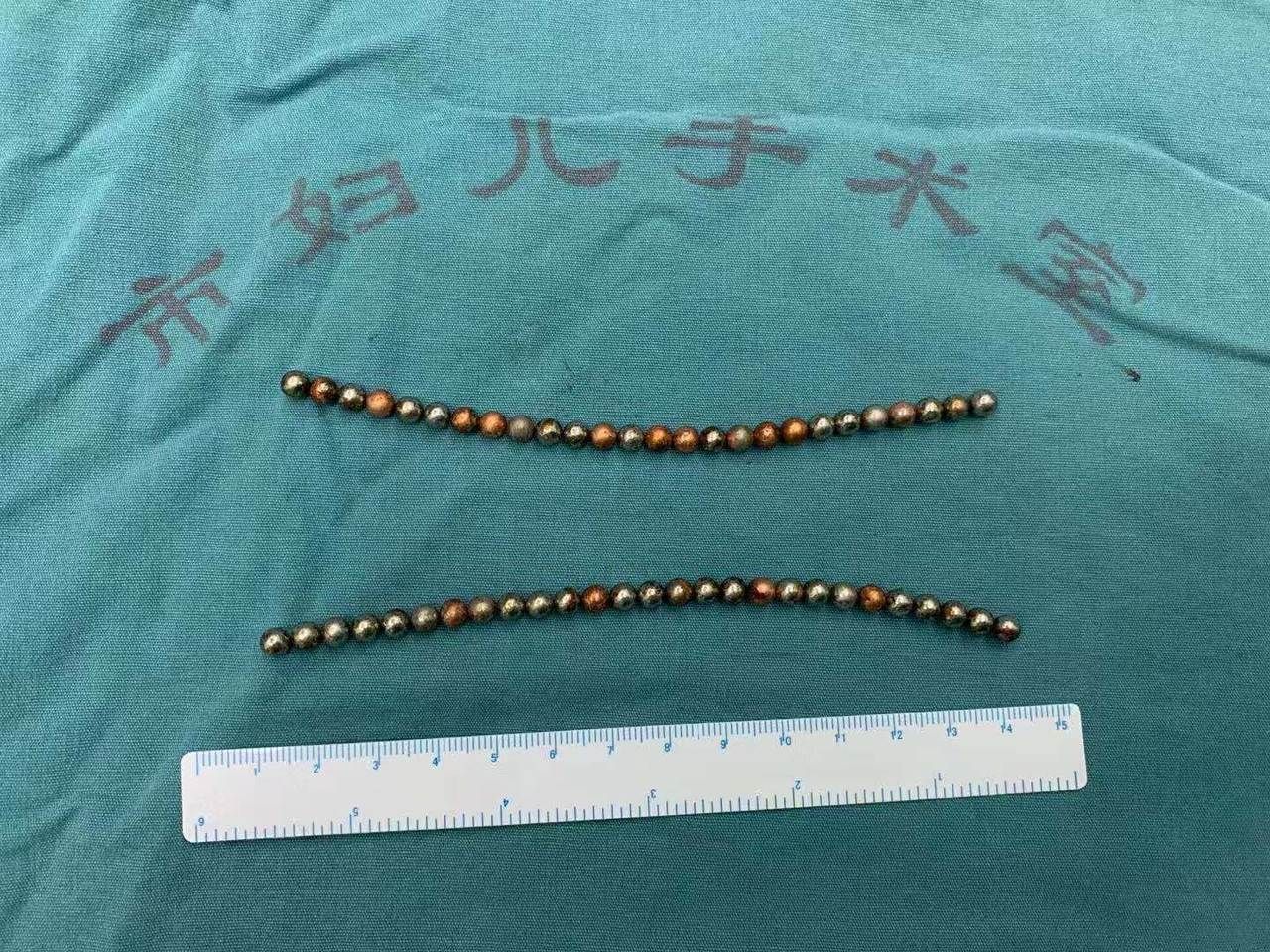 灏忓鎶婂反鍏嬬悆濉炶繘榧诲瓟,13宀佺敺瀛╄椋熷反鍏嬬悆