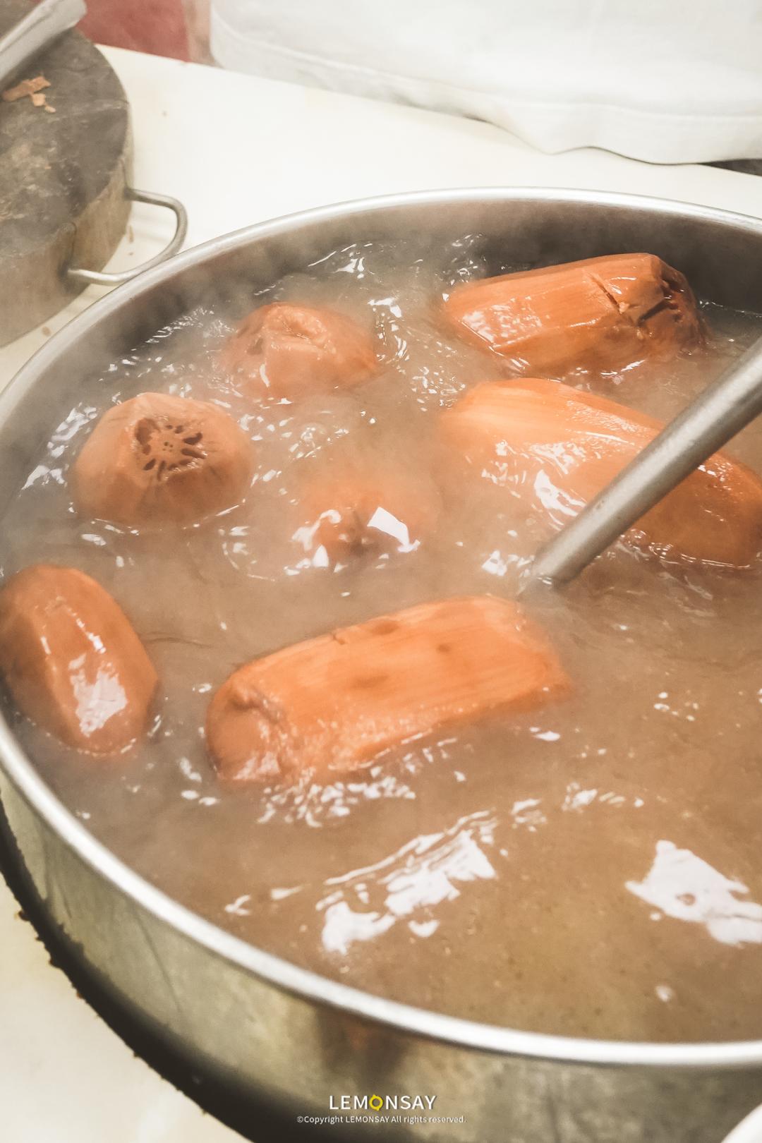 藏在水库的“阿姨街”,人均20块胖成猪