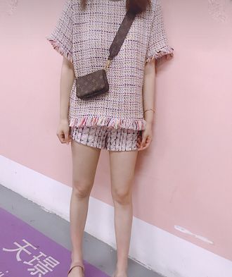 男人女人你们应该如何看待这些包，难道是贫穷限制了我的想象吗？