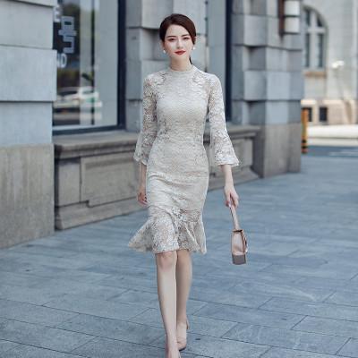 渔网袜加蕾丝裙日常穿搭,白色长蕾丝裙怎么穿好看