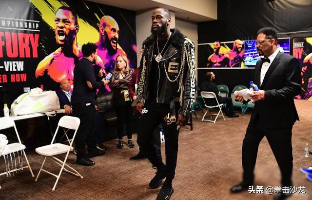 维尔德去对手更衣室道歉,维尔德发怒