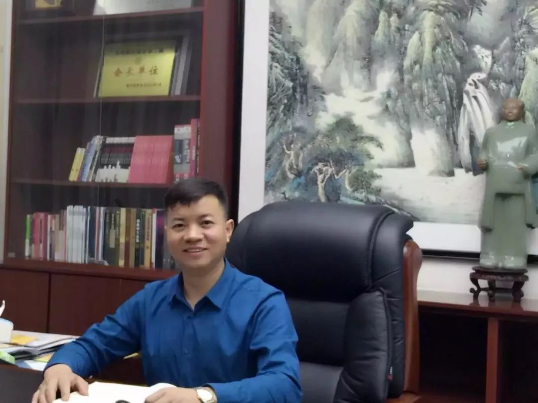 杜鹃鸟董事长陈贵雄,郑州杜鹃鸟服饰陈贵雄