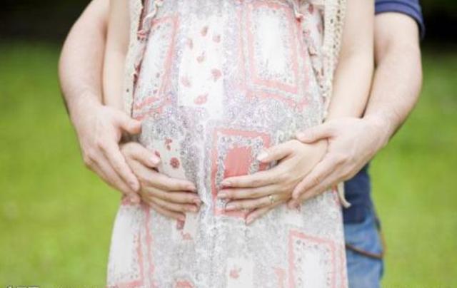 为啥胎动时爸爸一摸就停,胎动时为什么爸爸一摸就不动了