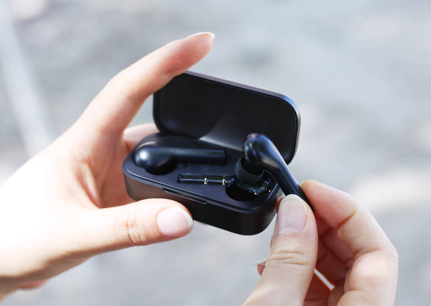 最轻巧实用的耳机,简单好用的耳机