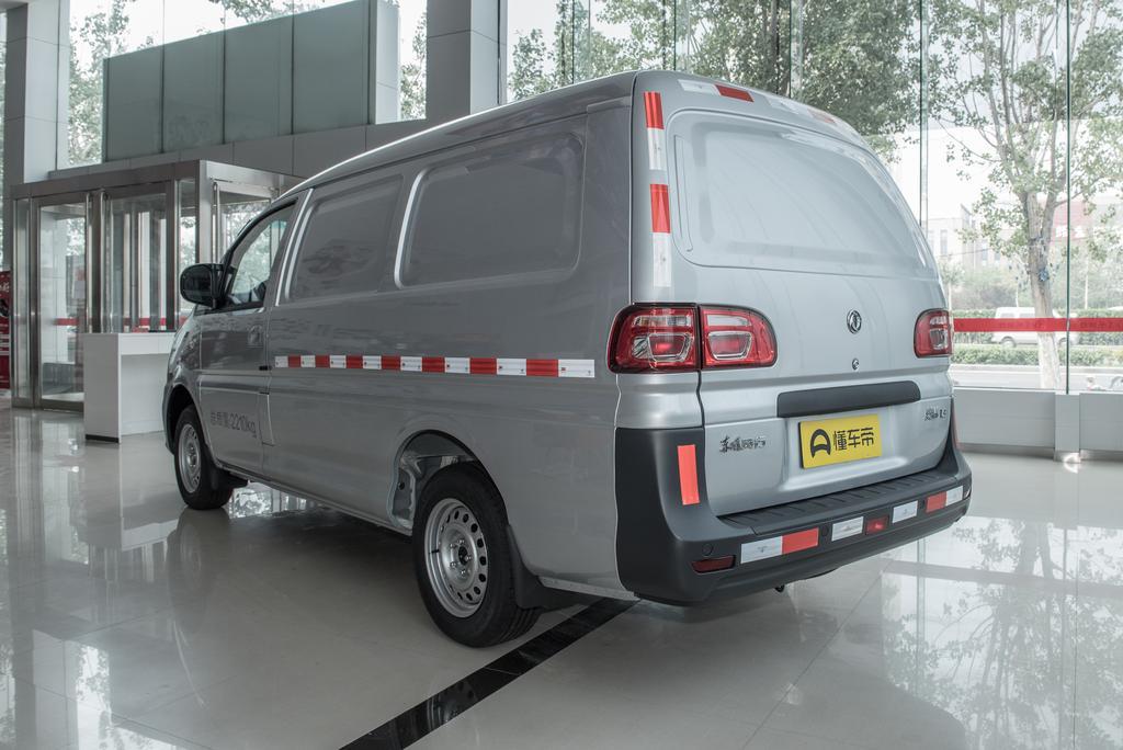 1.6L发动机,轴距3000mm,百公里油耗7.9L,菱智表现尚可