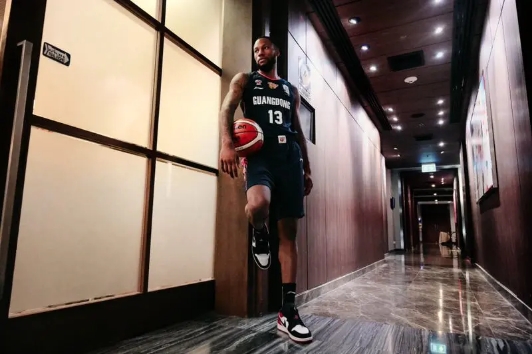 宏远杜锋新阵容,宏远年轻人上场比赛杜锋的无奈