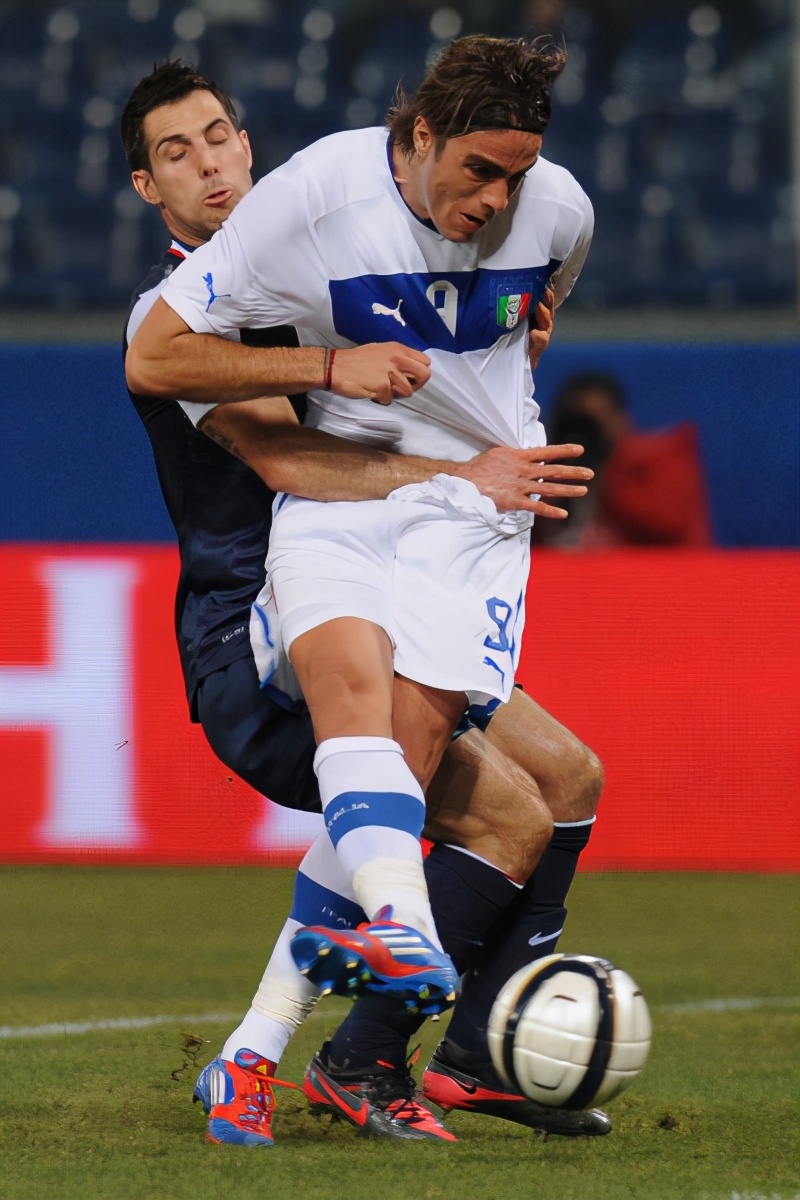 中场能转身，胜利不陌生：现代足球中场如何转身进攻？