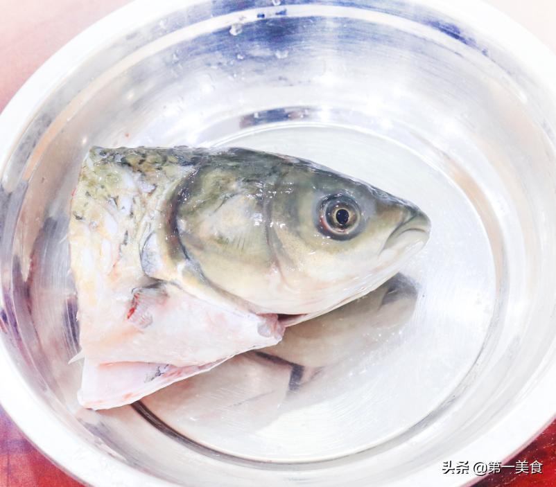 鱼头煲汤怎么快速去腥做法,鱼头怎么炖鱼汤不腥又好喝