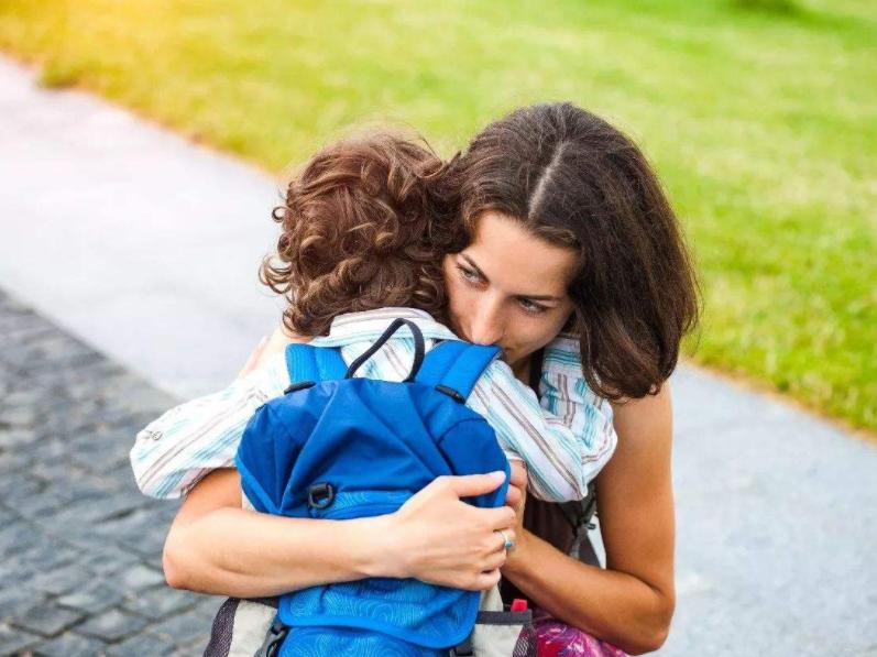 别人逗自己孩子怎么怼回去,妈妈说别人家的孩子好如何回怼