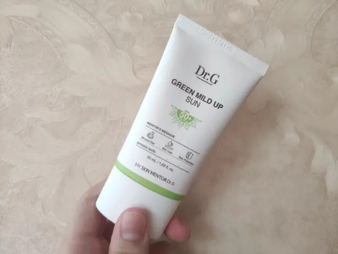 清爽防晒效果好的防晒霜 (清爽不油腻防晒效果好的防晒霜)