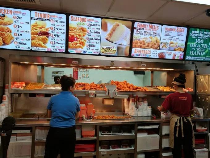 卖炸鸡月入5万,小伙卖鸡柳月入20万视频