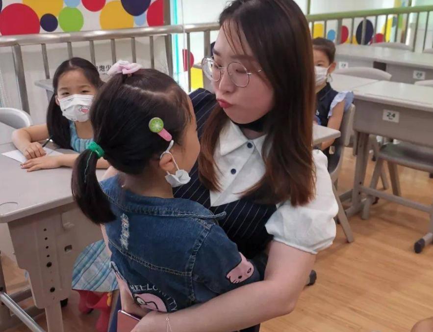 学生偷拍老师尴尬瞬间,学生偷拍老师搞笑图片