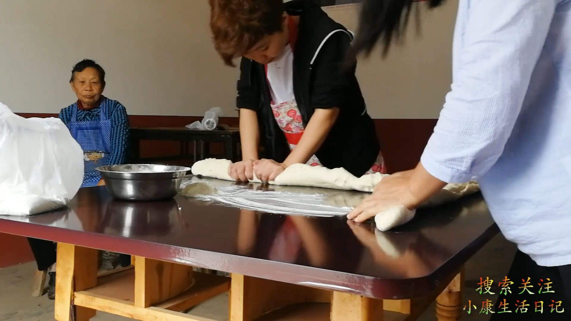 蒸发面包子塌锅的原因,发面包子塌底怎么回事