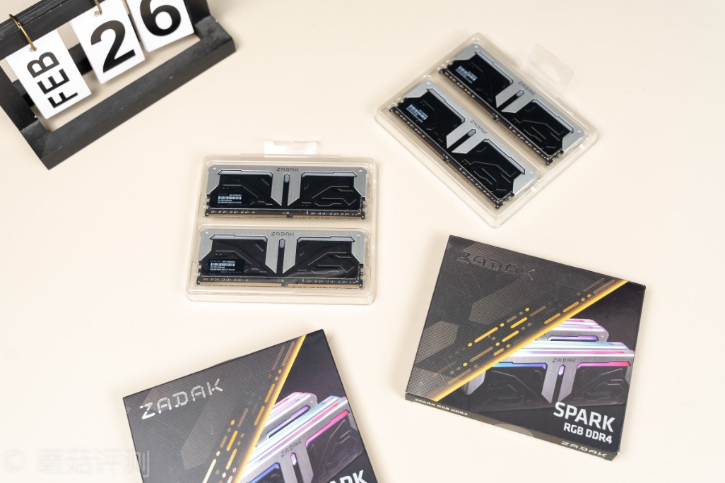 颜值和性能都很能打、扎达克SPARK台式机内存条评测