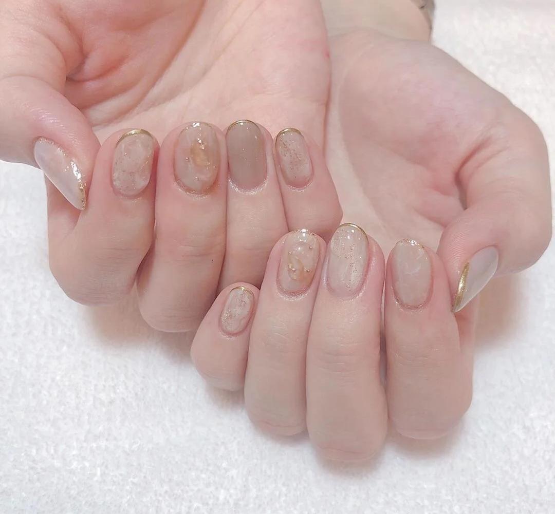 新年耐看美甲带钻款式图,纯色美甲显白秋冬短甲深酒红磨砂