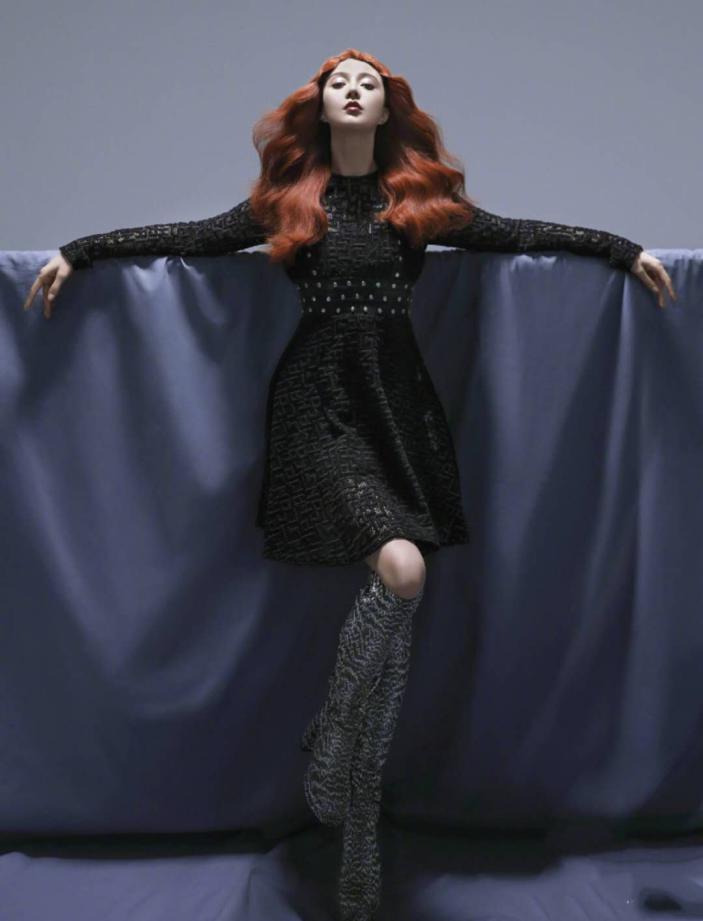 范冰冰穿深v白西装秀身材,范冰冰穿西装大背头照片