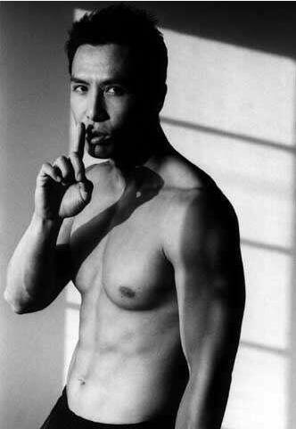 12位狮子座男星：王凯温柔靠谱，孙红雷热情，而他自带光环BGM