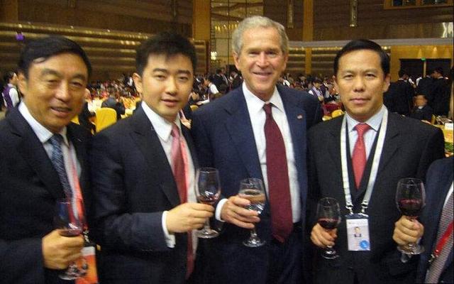 从央视名嘴到阶下囚,芮成钢“被意外死亡”,一手好牌打的稀烂