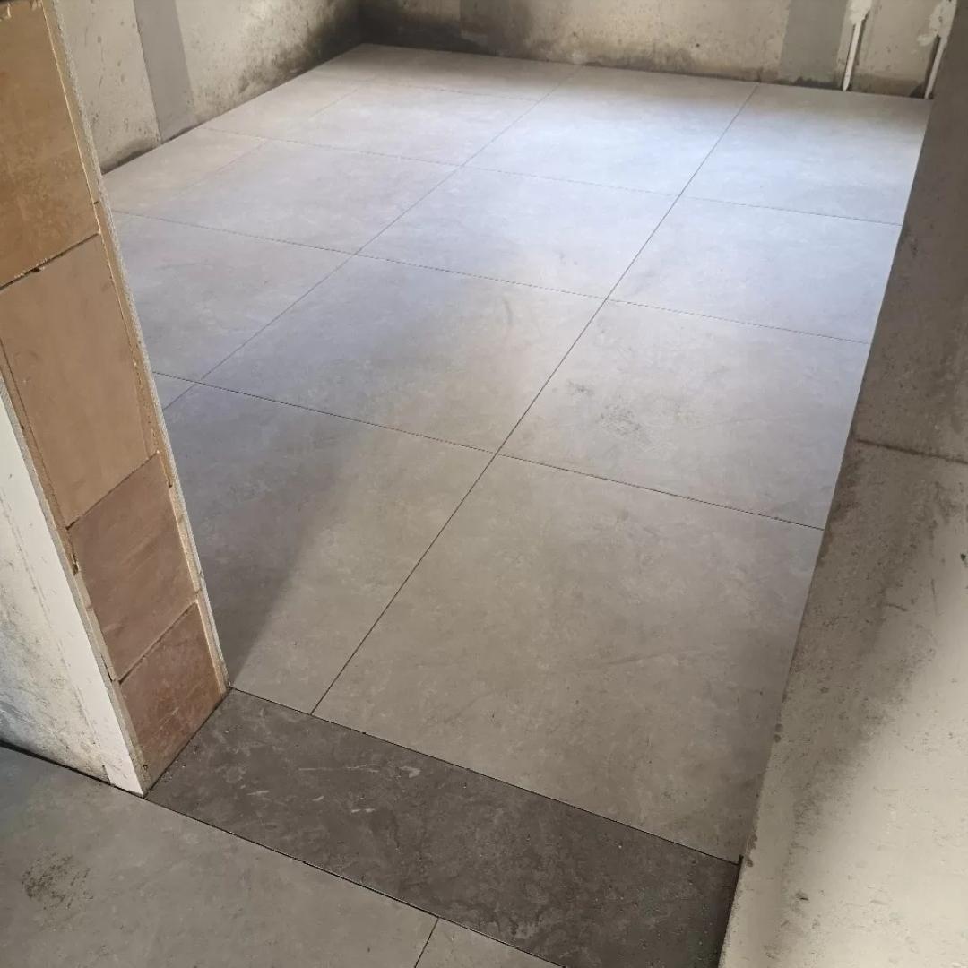 卧室已经铺了木板改成地砖麻烦吗,木板改地砖需要多少钱