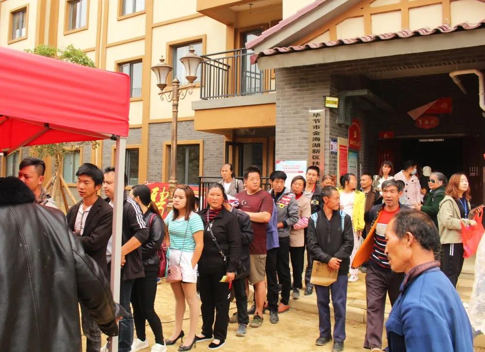 住进幸福小区开创幸福生活,走进幸福小镇